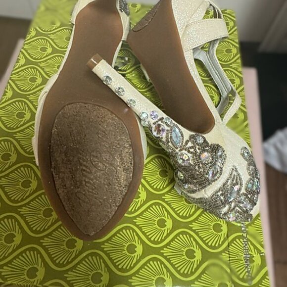 Gianni Bini White Geneva Heels US 7.5 - Picture 8 of 8